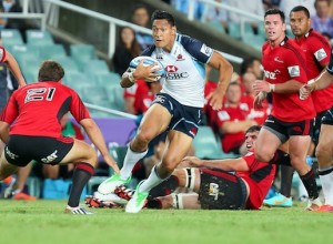 Israel Folau breaks a tackle