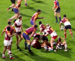 Fines-Leleiwasa clearing the ruck.