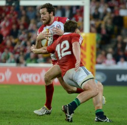 Luke Morahan steps Jonathan Davies