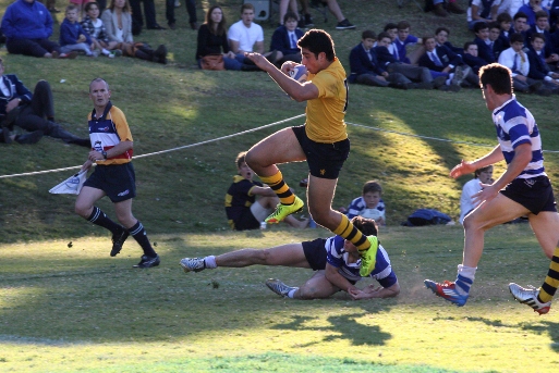 Christian Yassmin goes into score