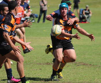 Ryan Connolly sets up try