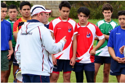 Tony McGahan addresses Melbourne players