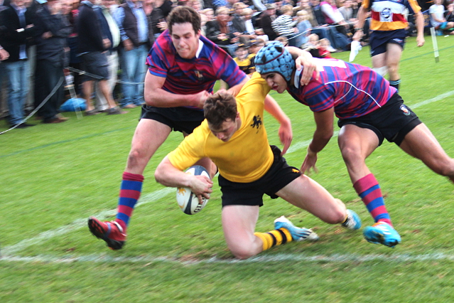 Max Hendre try 