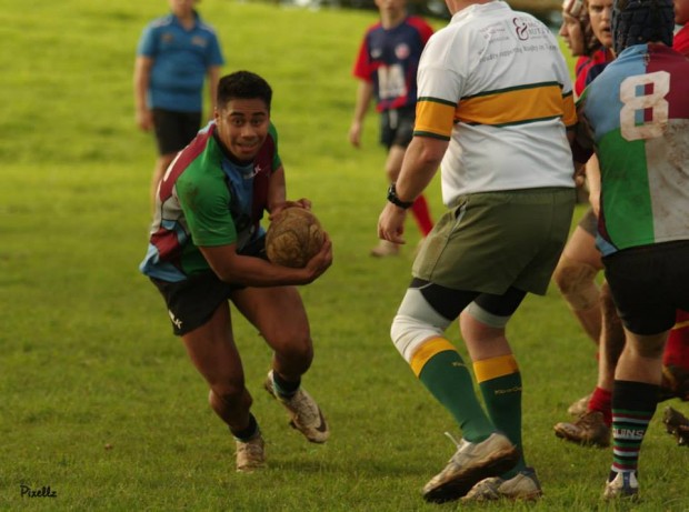 Sid Fielea looks to the backs after a Harlequins scrum win