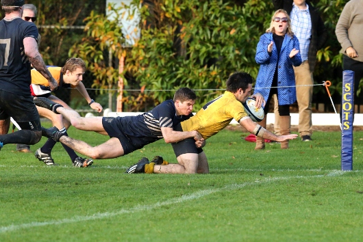 Jack Prindiville scores the winning try