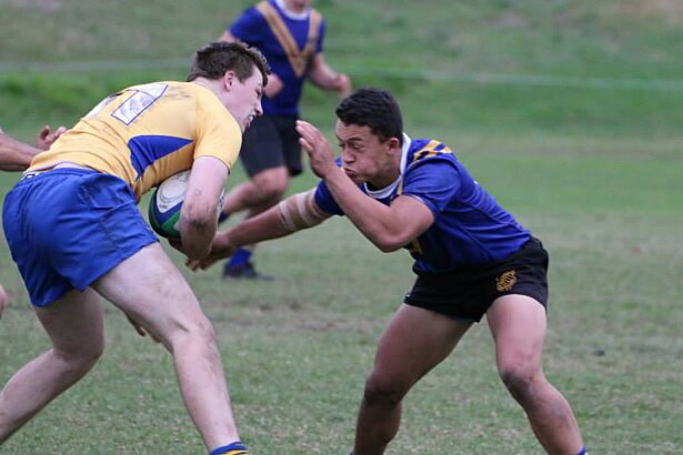 Try scorers Aloys Diamond and Waves Yoannidis face off 