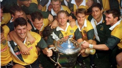 522382-wallaby-dan-crowley-amid-the-victorious-1998-bledisloe-cup-winners