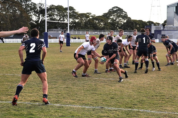 Hooker Jake Hedge throws sneaky short ball to Rory Suttor