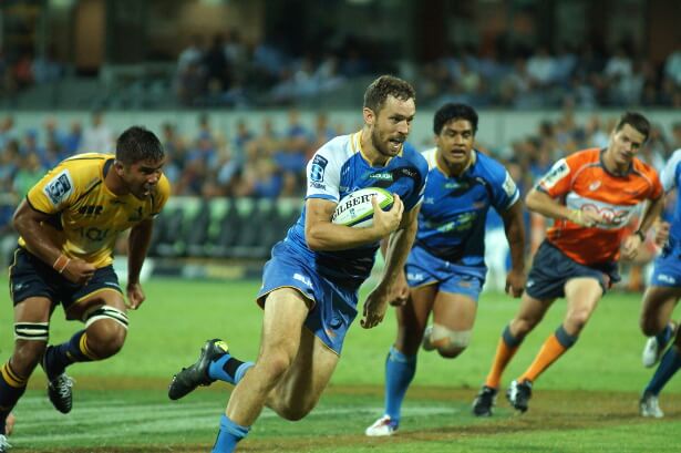 Luke Morahan setting up try of the match for Chris Tapuai backing up