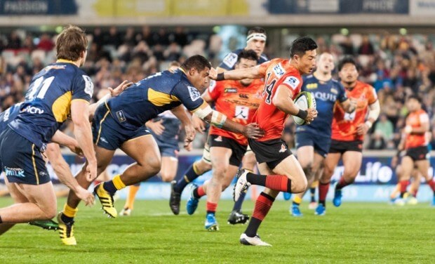 Sunwolves winger, Akihito Yamada breaks through the Brumbies' defence.