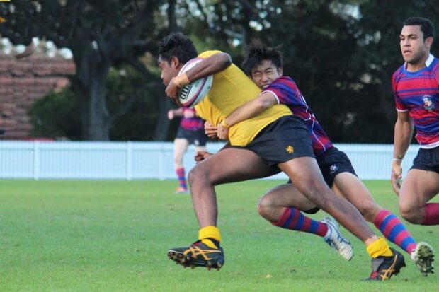 Adam Tse tackle big bopper Winston Yunupingu