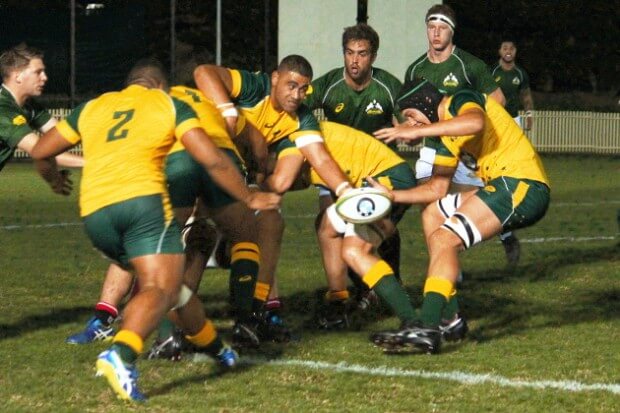 Lukhan Tui hands the ball off to Harry Hockings