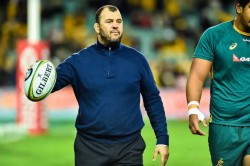 Michael Cheika oversees the warmup - Photo by Keith McInnes