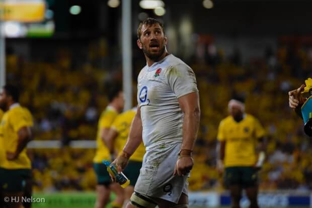 Chris Robshaw has an anxious look at the scoreboard