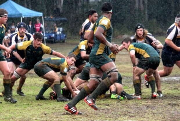 Jack Mann prepares to pass the ball to Esei Ha'angana 