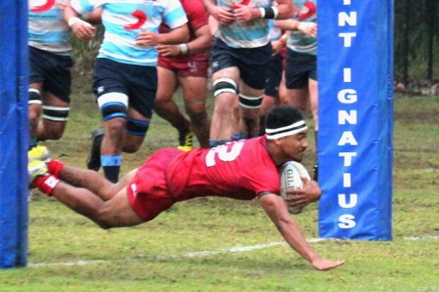 Quinton Mahina scores between the posts