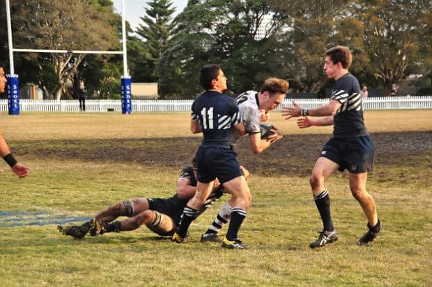 Bayley Kuenzle attracts three tacklers