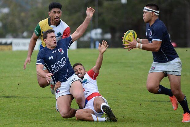 Tom Banks offloads to Duncan Paia'aua