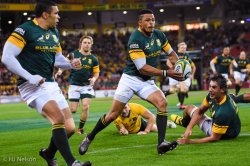 Juan de Jongh looks to put Bryan Habana away