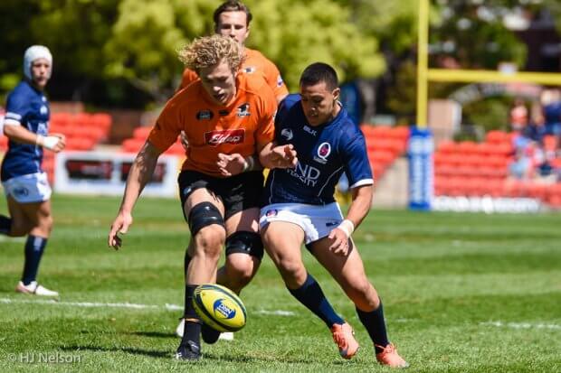 Ned Hanigan and Duncan Paia'aua contest the ball