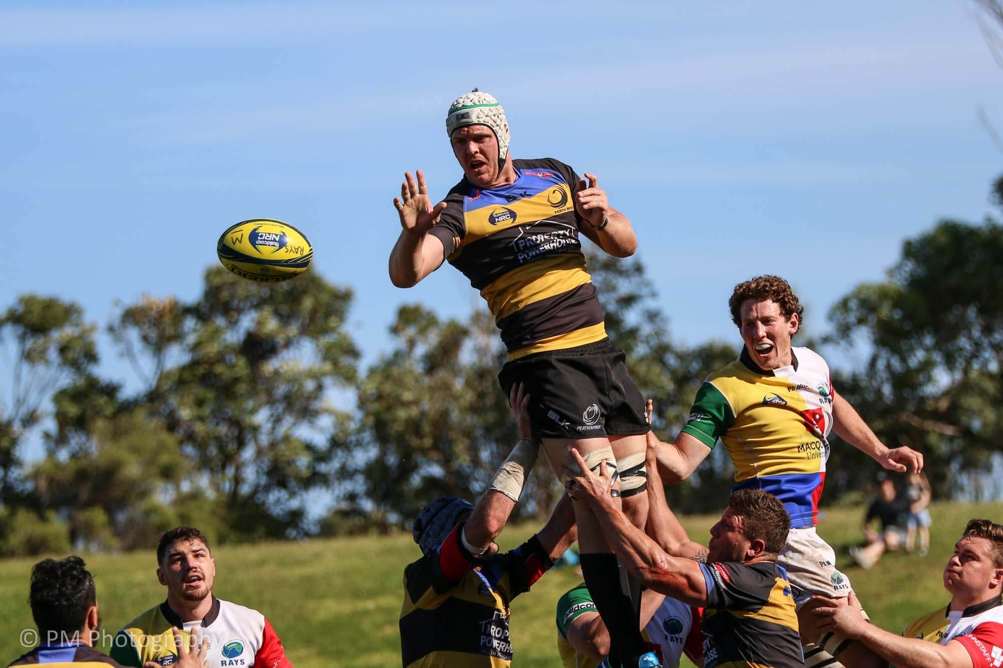 Ross Haylett-Petty winning a lineout.