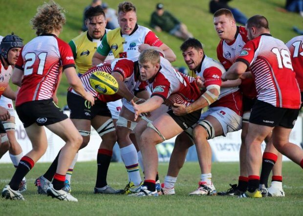 Tom Staniforth offloading to Joe "Stalin" Powell. Photo Credit: Karen Watson.