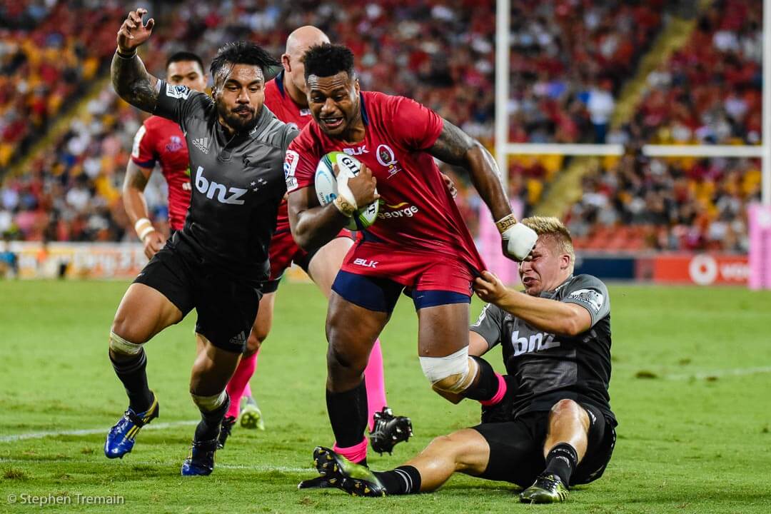Samu Kerevi beats Digby Ioane and another Crusaders defender to score