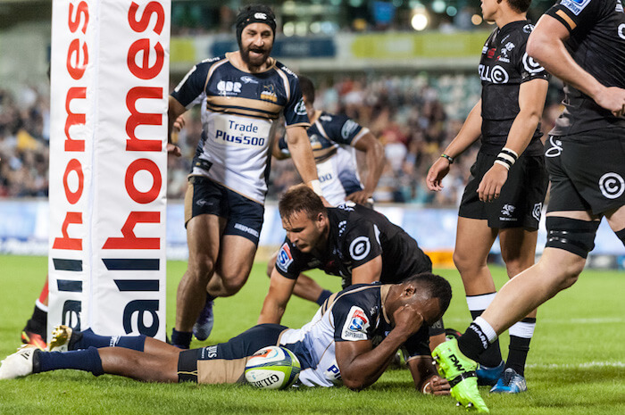 Tevita Kuridrani scores for the Brumbies