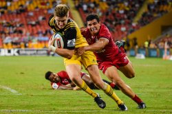 Jordie Barrett scores  despoite Izaia Perese's tackle