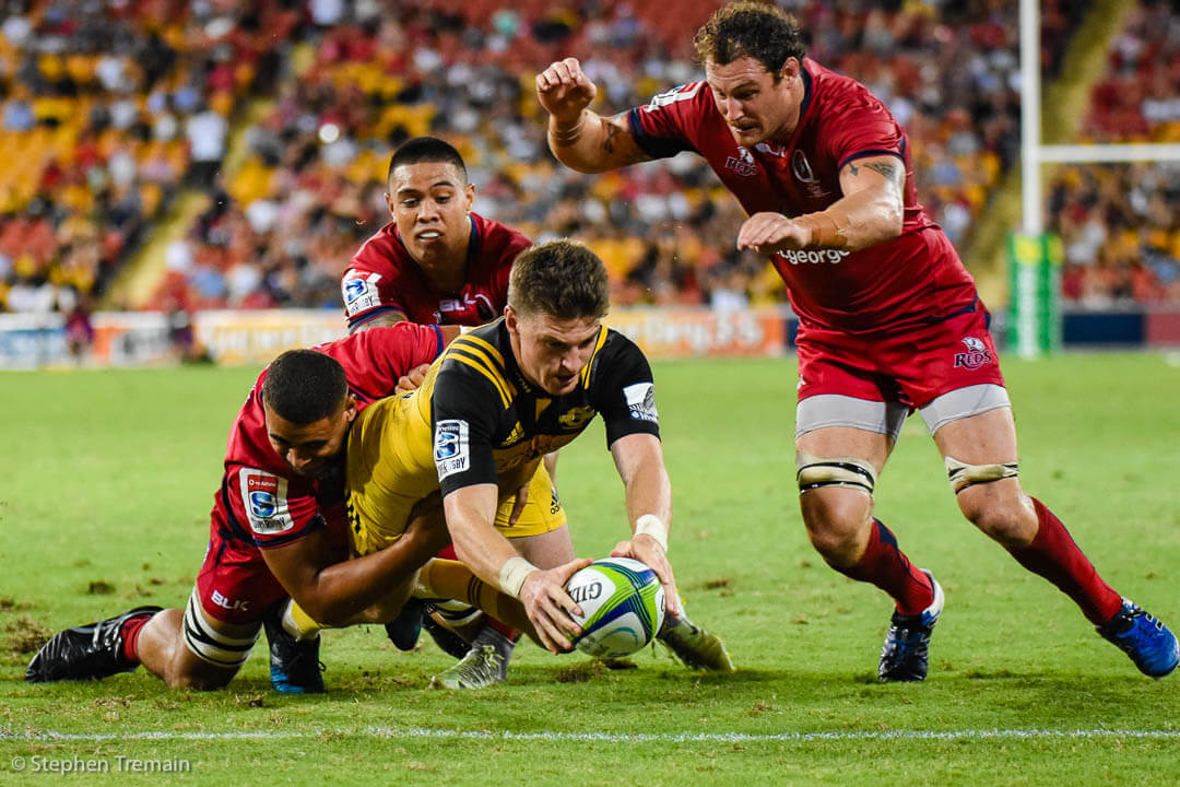 Bauden Barrett scores a late try