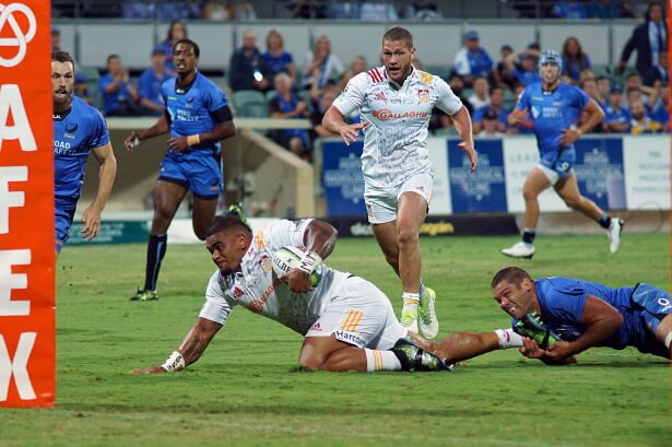 "Ziggy" Fisi’ihoi setting up Liam Messam try