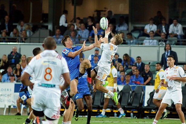 Alex Newsome and Damian McKenzie go for a high ball