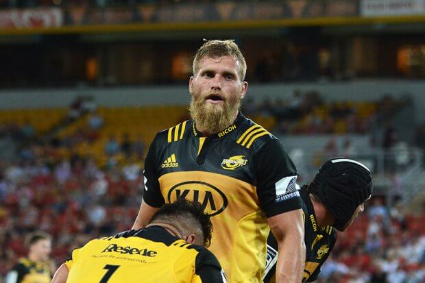 Brad Shields in  a Lineout