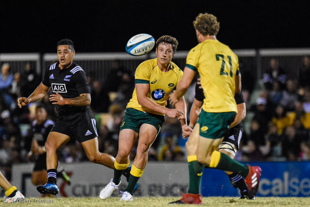 Nick Jooste passes to Theo Strang