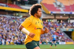 Tatafu Polota-Nau warms up