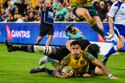 Israel Folau scores despite the tackle of Liam Squire