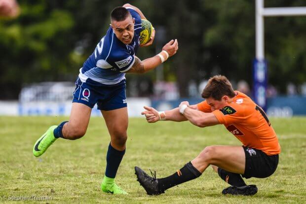 Duncan Paia'aua evades the tackle of Alex Newsome