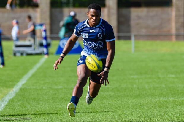 Duncan Paia'aua beats the defence to Filipo Daugunu's chip through