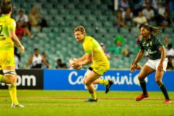 Australian Men Sydney 7s Lewis Holland passes