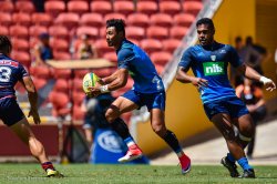 Melani Nanai runs for the Auckland Blues