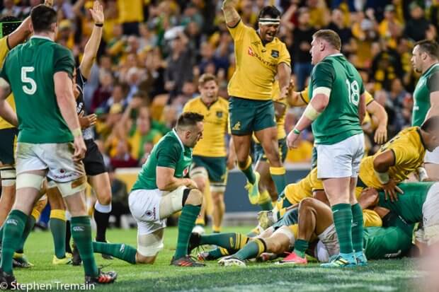 Kurtley Beale celebrates David Pococks try