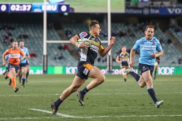 Tom Banks switched on the afterburners to score the game first try.