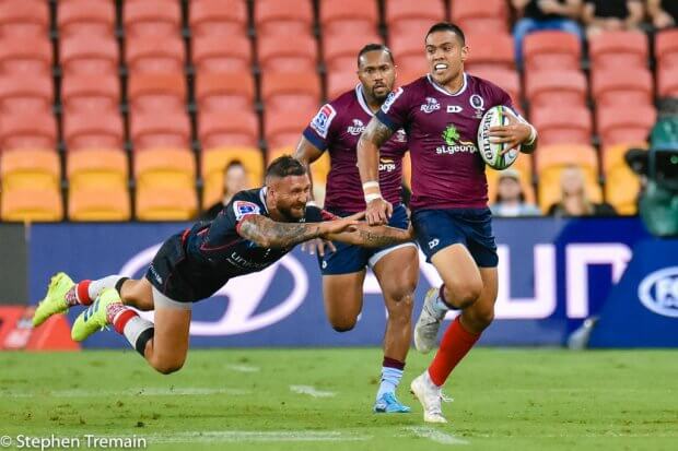 Duncan Paia'aua evades Quade Cooper  Reds v Rebels 2019