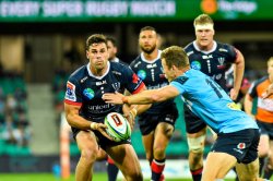 Tom English passes Waratahs v Rebels 2019 (Credit Keith McInnes)