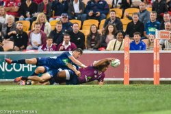 Taniela Tupou dives for the corner