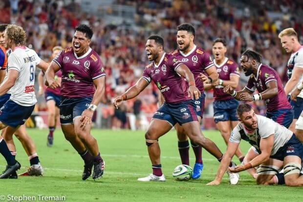 Alex Mafi scores the winning try