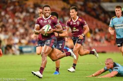 Filipo Daugunu scores a try