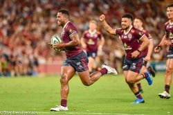 Filipo Daugunu scores a try