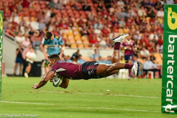 Filipo Daugunu scores a try